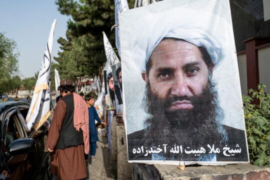 A poster of Taliban supreme leader Hibatullah Akhundzada on a street in Kabul in August 2023. © Wakil Kohsar / AFP