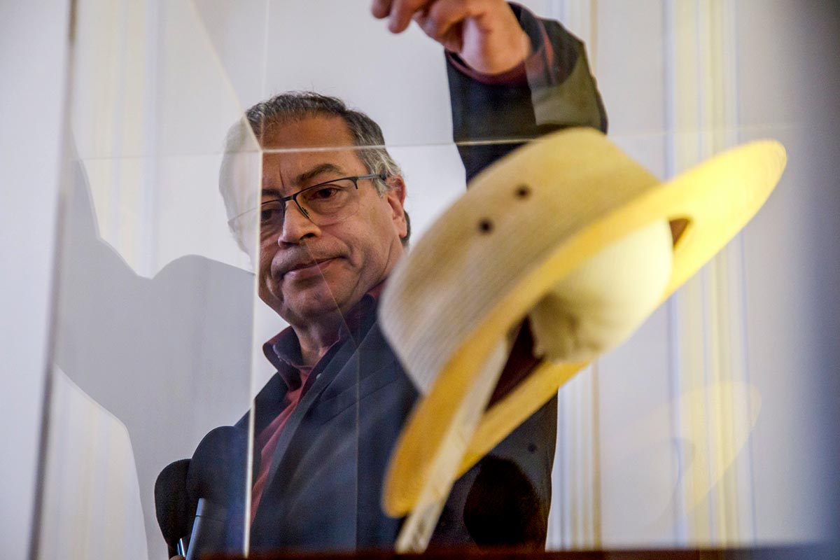 Gustavo Petro (President of Colombia) shows Carlos Pizarro's hat