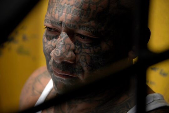 Gang stories - Photo: a member of the MS-13 gang behind bars in a prison in El Salvador