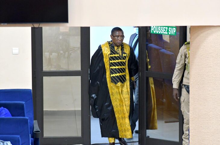 Le verdict est tombé : Moussa Dadis Camara est condamné à 20 ans de prison, au procès du 28 septembre en Guinée. Photo : Dadis arrive dans la salle d'audience le jour de sa condamnation.