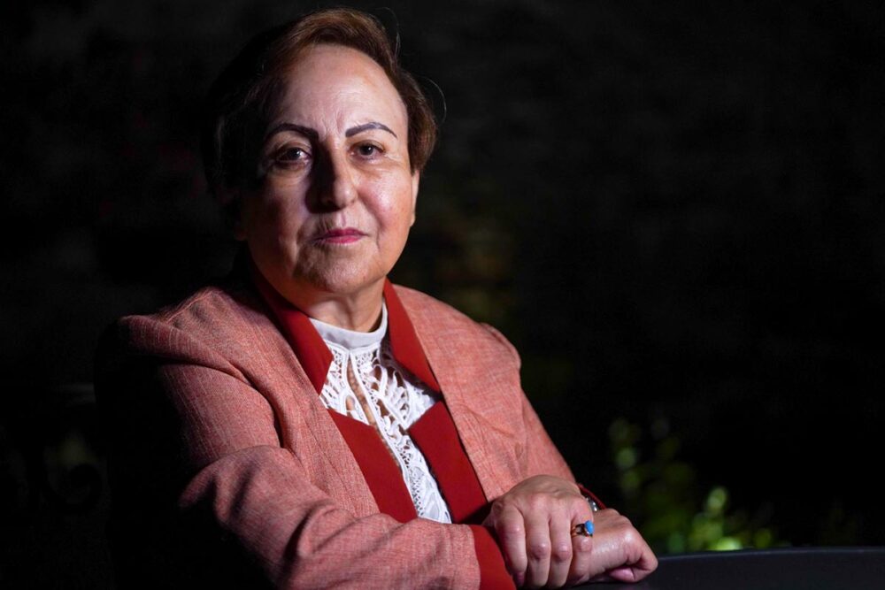 Entretien avec Shirin Ebadi, prix Nobel de la paix et avocate en Iran. Photo : portrait d'Ebadi.