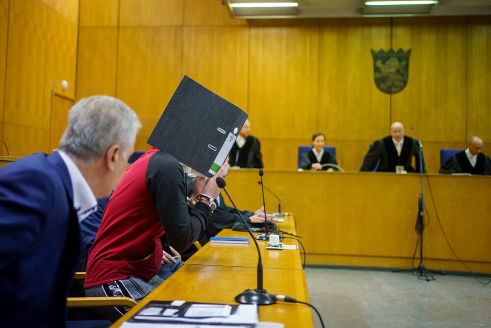 Universal jurisdiction in Germany and international law. Photo: Trial of Iraqi Taha Al-Jumailly in Frankfurt.