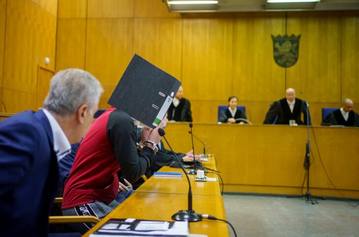 Compétence universelle en Allemagne et Droit international. Photo : procès de l'Irakien Taha Al-Jumailly à Francfort.