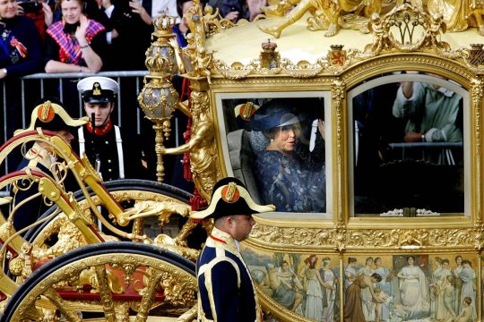 La reine Beatrix parade, aux Pays-Bas, dans le Carrosse d’or