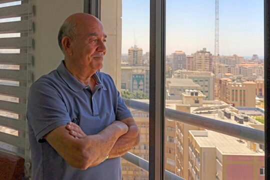 Raji Sourani, a Palestinian human rights lawyer, talks to Justice Info about the situation in the Gaza Strip (Palestine) and international law, following Donald Trump's statements. Photo: Sourani looks out of his office window.