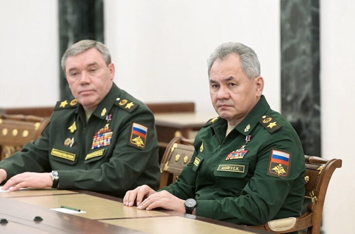 Arrest warrants issued by the International Criminal Court (ICC) against senior Russian military officers for crimes committed in Ukraine. Photo: Valery Gerasimov and Sergei Shoigu in military uniforms (Russia)