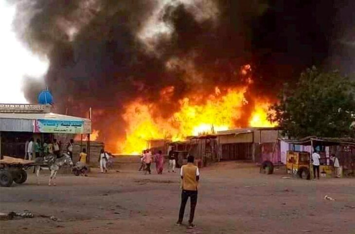 Sudan: in response to the crimes committed in El-Fasher, and more generally in the Darfur region, the Prosecutor of the International Criminal Court (ICC) is launching an appeal for testimony. Photo: A cattle market burns down in El-Fasher after a bombardment by the Rapid Support Forces (RSF).