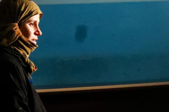 Trial in the Netherlands for the slavery of Yezidi women in Syria - Photo: a Yezidi woman victim of slavery poses in profile in Syria.