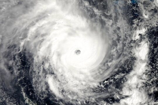 Bataille juridique pour le climat devant la Cour internationale de justice (CIJ). Photo : le cyclone Pam (2015) au-dessus du Vanuatu vu d'un satellite.