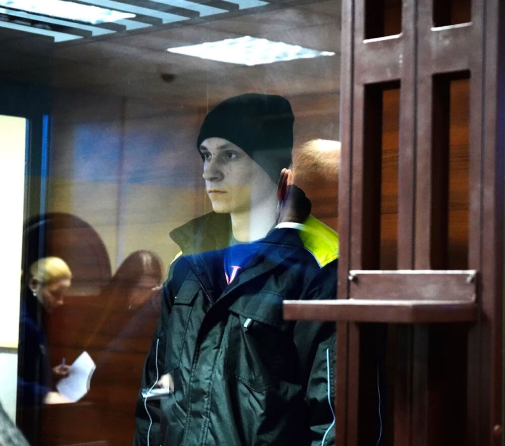 The trial of Nikolai Kartashov, 22, a Russian artilleryman accused of war crimes committed in the town of Boucha (Ukraine) opened on November 20.