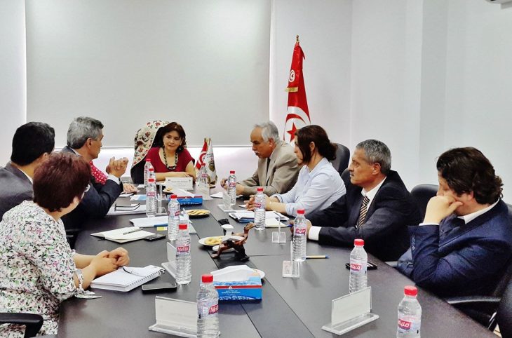 De la justice transitionnelle à une transition sans justice : les deux modèles de justice transitionnelle en Tunisie et la gestion autocratique des conflits